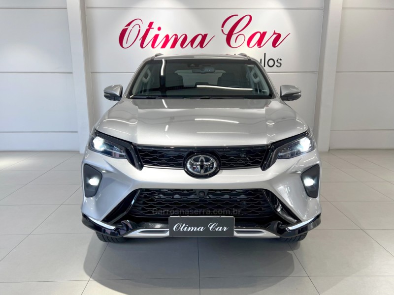 HILUX SW4 2.8 4X4 SRX PLATINUM TURBO DIESEL 4P AUTOMÁTICO - 2025 - FLORES DA CUNHA