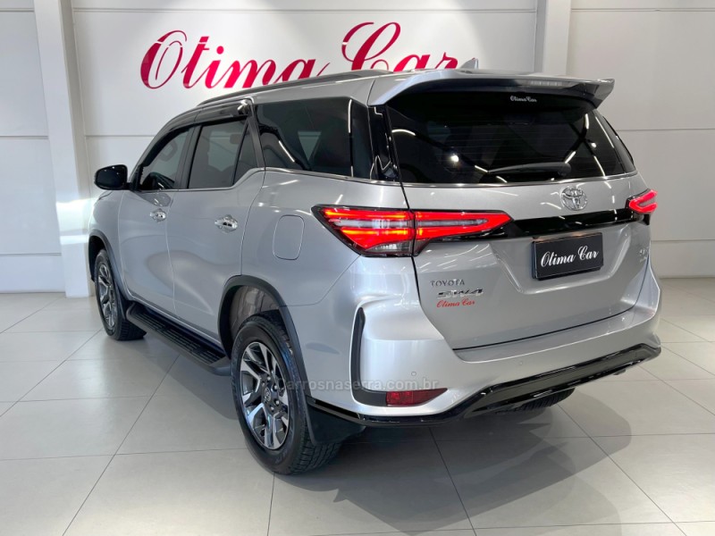 HILUX SW4 2.8 4X4 SRX PLATINUM TURBO DIESEL 4P AUTOMÁTICO - 2025 - FLORES DA CUNHA