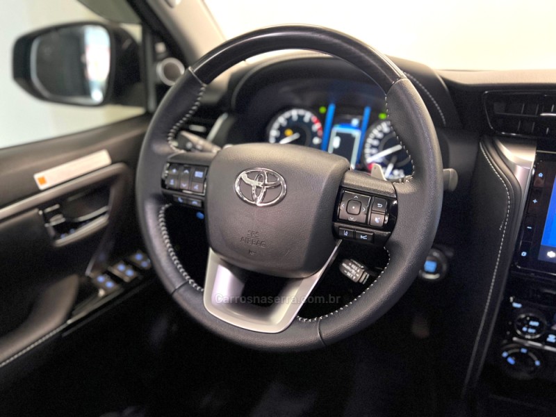 HILUX SW4 2.8 4X4 SRX PLATINUM TURBO DIESEL 4P AUTOMÁTICO - 2025 - FLORES DA CUNHA