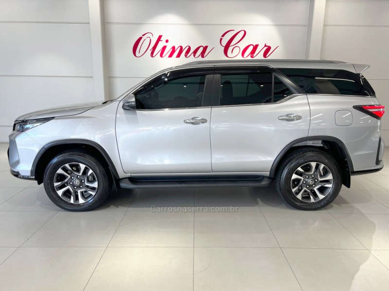 HILUX SW4 2.8 4X4 SRX PLATINUM TURBO DIESEL 4P AUTOMÁTICO - 2025 - FLORES DA CUNHA