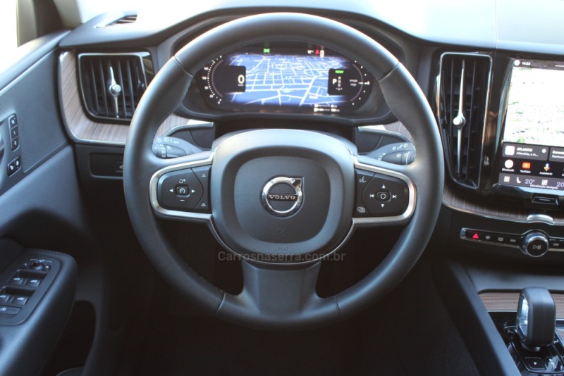 XC60 2.0 T8 RECHARGE PLUS AWD HIBRIDO 4P AUTOMÁTICO - 2023 - CAXIAS DO SUL