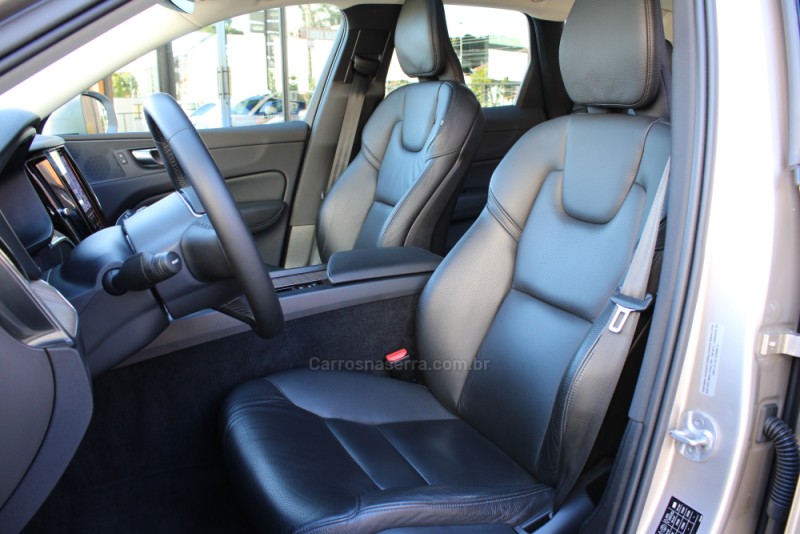 XC60 2.0 T8 RECHARGE PLUS AWD HIBRIDO 4P AUTOMÁTICO - 2023 - CAXIAS DO SUL