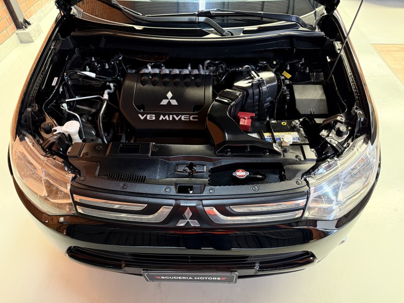 OUTLANDER 3.0 GT 4X4 V6 24V GASOLINA 4P AUTOMÁTICO - 2014 - BENTO GONçALVES