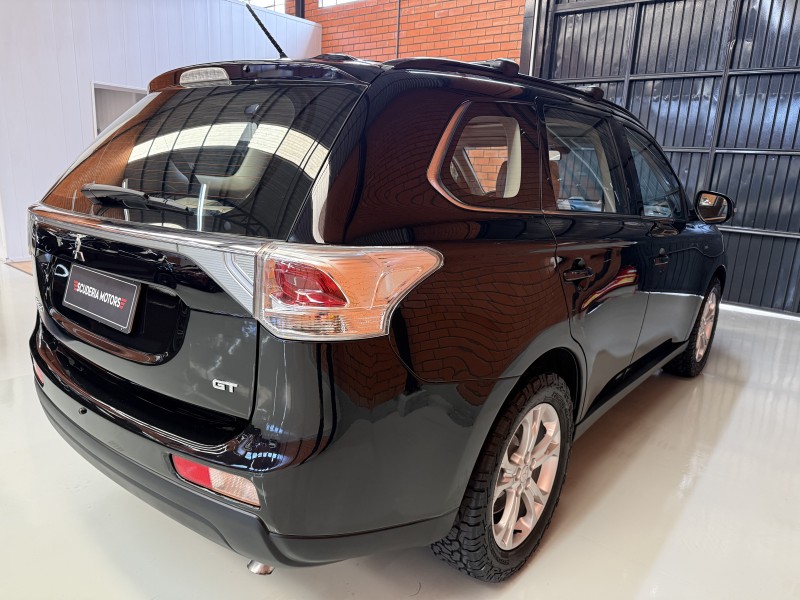 OUTLANDER 3.0 GT 4X4 V6 24V GASOLINA 4P AUTOMÁTICO - 2014 - BENTO GONçALVES