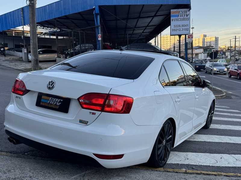 JETTA 2.0 TSI DSG HIGHLINE 200CV GASOLINA 4P AUTOMÁTICO - 2012 - CAXIAS DO SUL