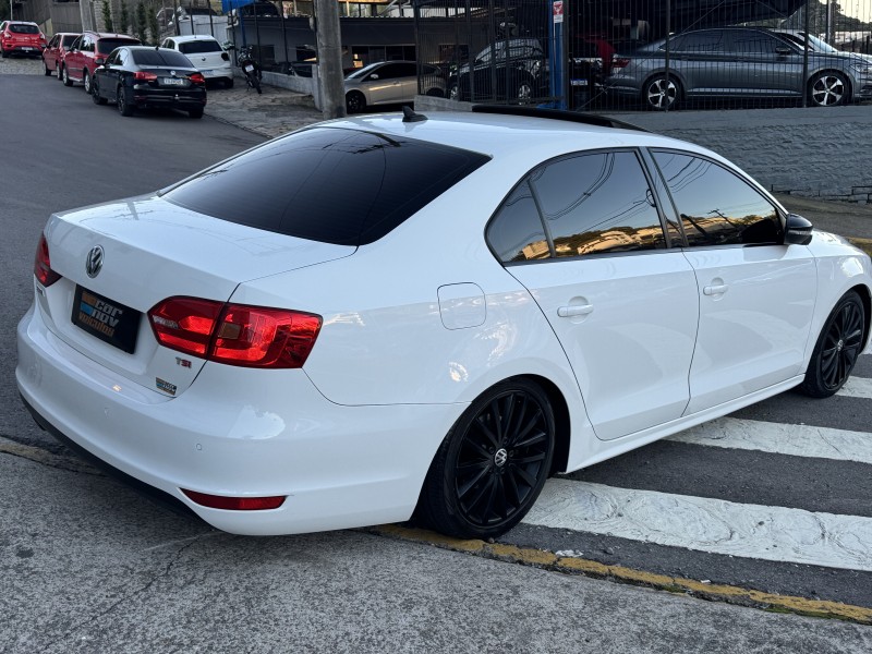 JETTA 2.0 TSI DSG HIGHLINE 200CV GASOLINA 4P AUTOMÁTICO - 2012 - CAXIAS DO SUL