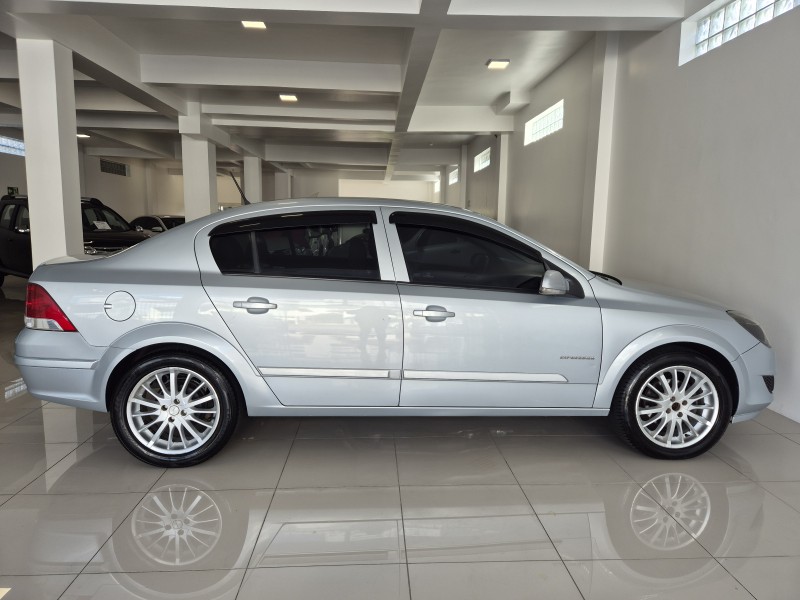 VECTRA 2.0 MPFI EXPRESSION 8V 140CV FLEX 4P MANUAL - 2011 - BENTO GONçALVES
