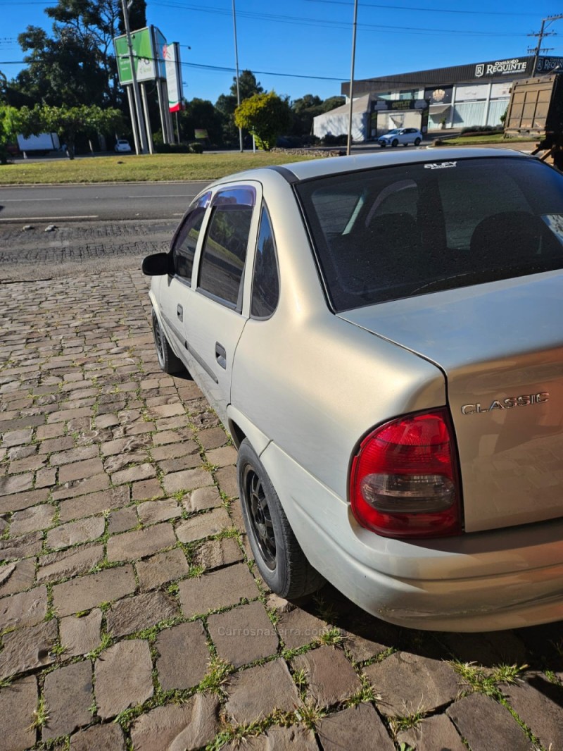 CLASSIC 1.0 MPFI LIFE 8V GASOLINA 4P MANUAL - 2005 - VERANóPOLIS