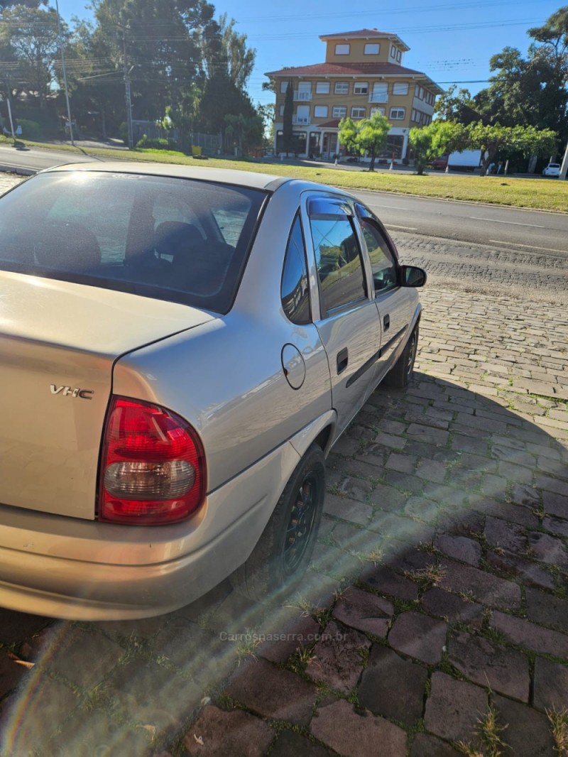 CLASSIC 1.0 MPFI LIFE 8V GASOLINA 4P MANUAL - 2005 - VERANóPOLIS