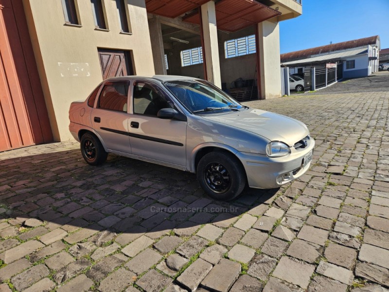 CLASSIC 1.0 MPFI LIFE 8V GASOLINA 4P MANUAL - 2005 - VERANóPOLIS