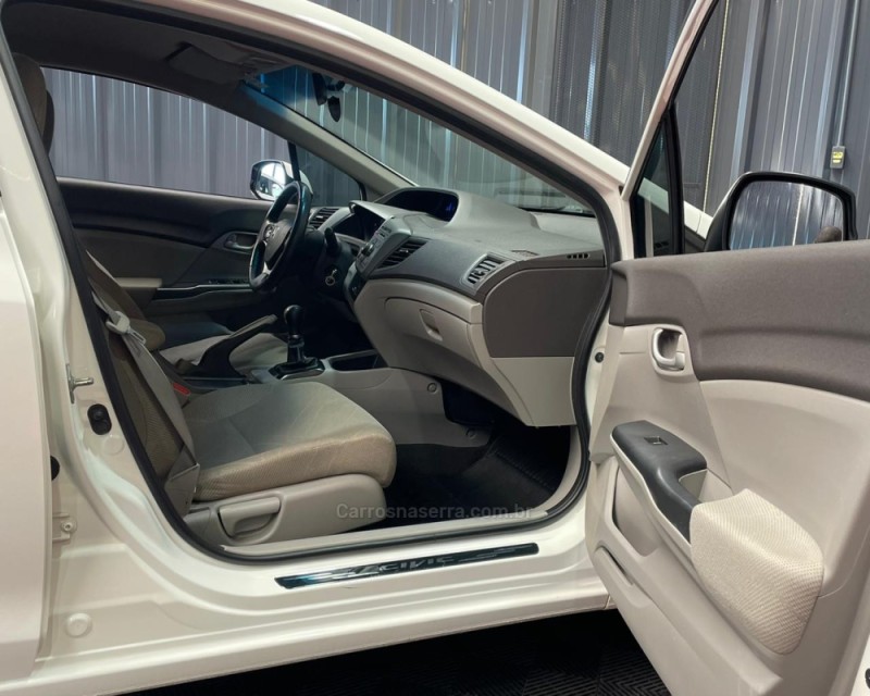 CIVIC 1.8 LXS 16V FLEX 4P MANUAL - 2014 - VACARIA