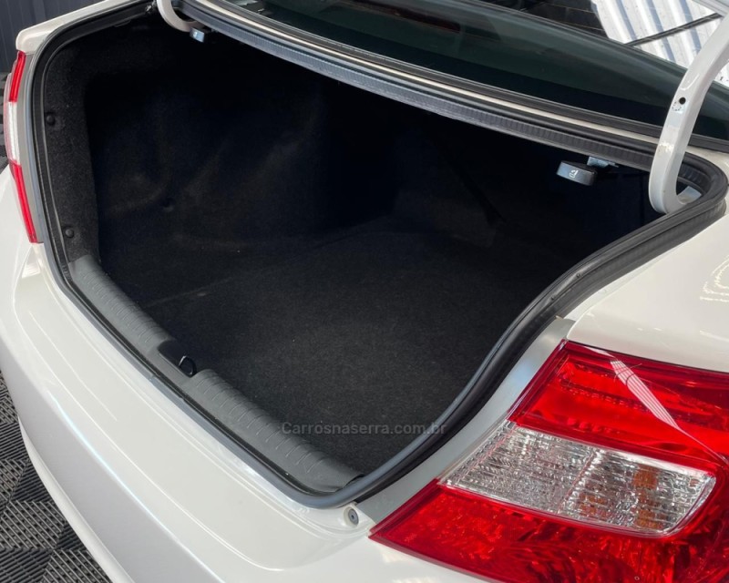 CIVIC 1.8 LXS 16V FLEX 4P MANUAL - 2014 - VACARIA