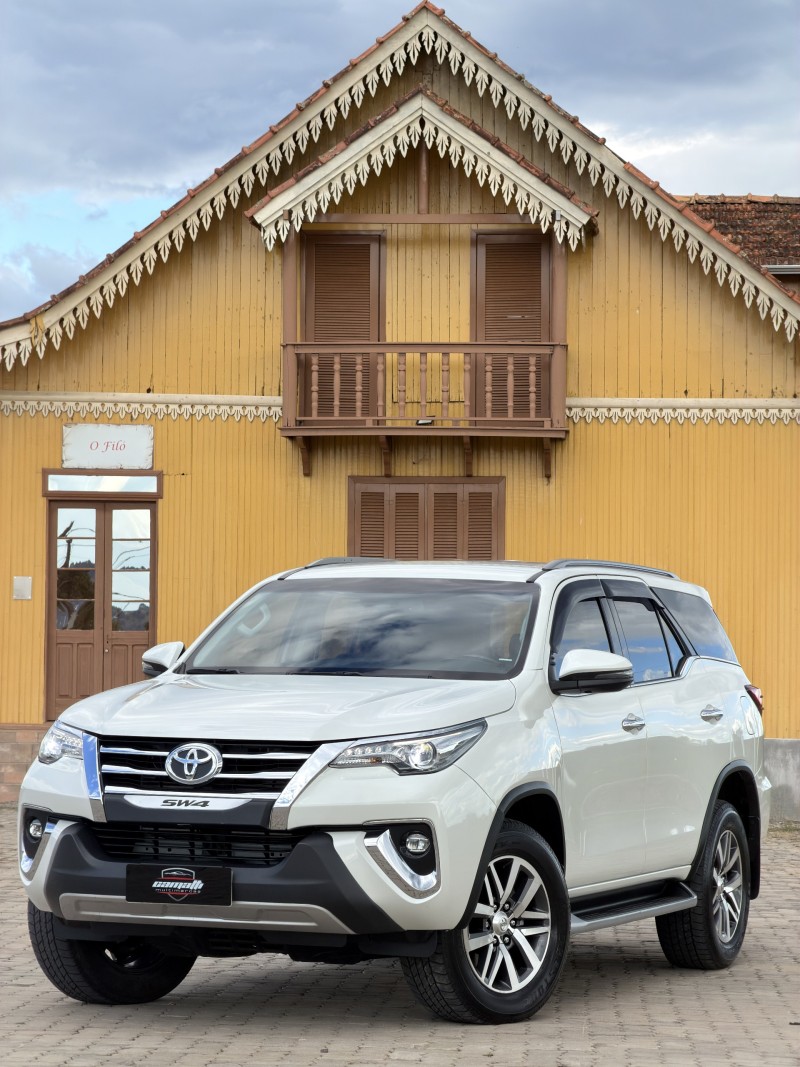 HILUX SW4 2.8 SRX 4X4 7 LUGARES 16V TURBO INTERCOOLER DIESEL 4P AUTOMÁTICO - 2019 - ANTôNIO PRADO