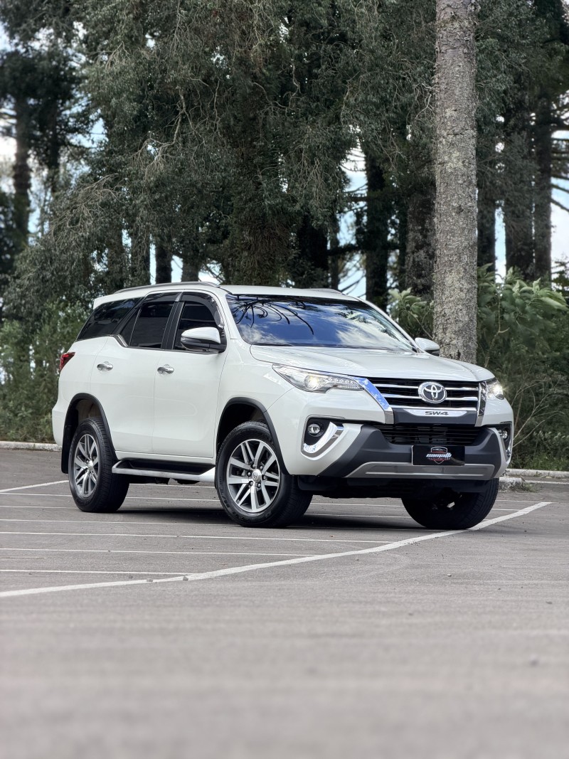 HILUX SW4 2.8 SRX 4X4 7 LUGARES 16V TURBO INTERCOOLER DIESEL 4P AUTOMÁTICO - 2019 - ANTôNIO PRADO