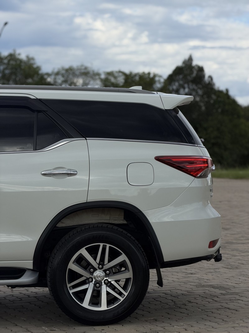 HILUX SW4 2.8 SRX 4X4 7 LUGARES 16V TURBO INTERCOOLER DIESEL 4P AUTOMÁTICO - 2019 - ANTôNIO PRADO