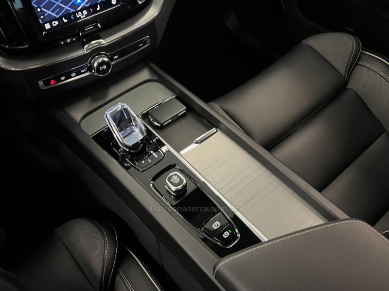 XC60 2.0 T8 ULTIMATE DARK AWD HIBRIDO 4P AUTOMÁTICO  - 2024 - FLORES DA CUNHA