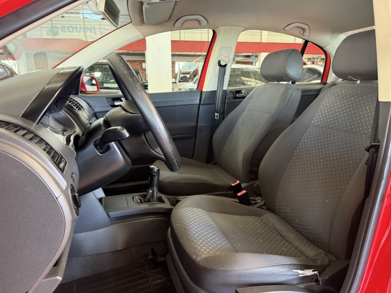 POLO SEDAN 1.6 MI COMFORTLINE 8V FLEX 4P MANUAL - 2005 - FARROUPILHA