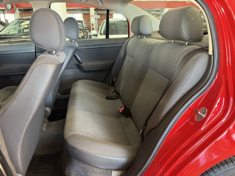 POLO SEDAN 1.6 MI COMFORTLINE 8V FLEX 4P MANUAL - 2005 - FARROUPILHA