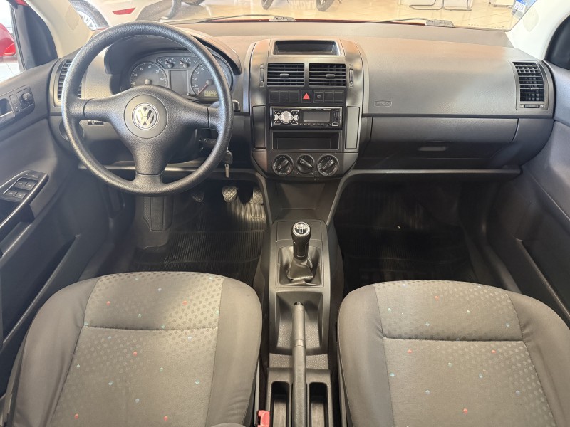 POLO SEDAN 1.6 MI COMFORTLINE 8V FLEX 4P MANUAL - 2005 - FARROUPILHA