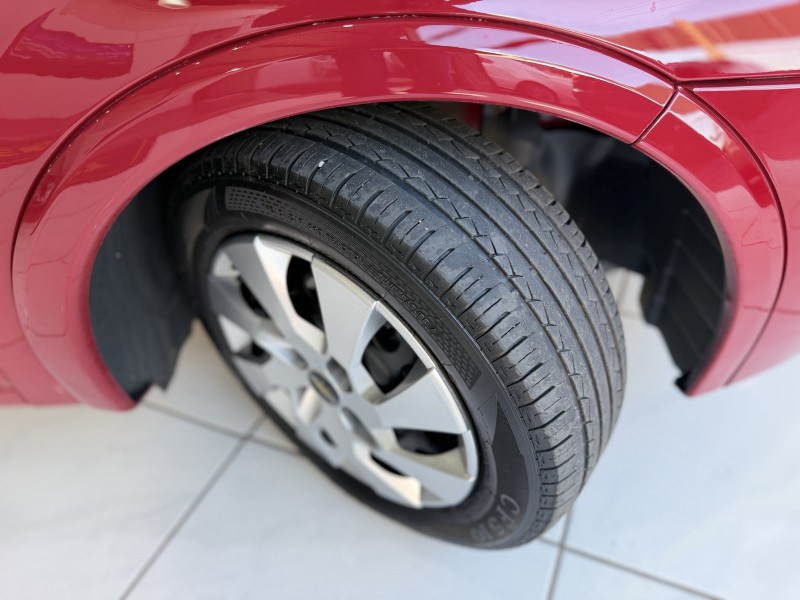 CORSA 1.4 MPFI PREMIUM SEDAN 8V FLEX 4P MANUAL - 2010 - PORTãO