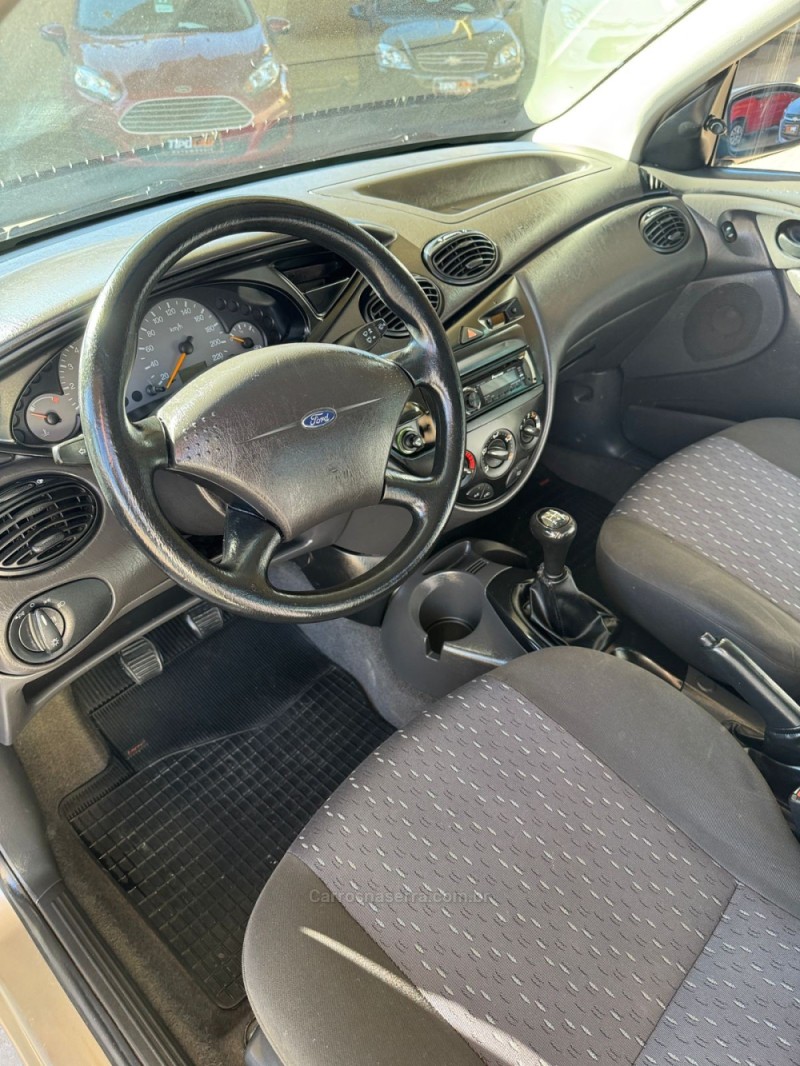 FOCUS 1.6 8V FLEX 4P MANUAL - 2005 - CAXIAS DO SUL