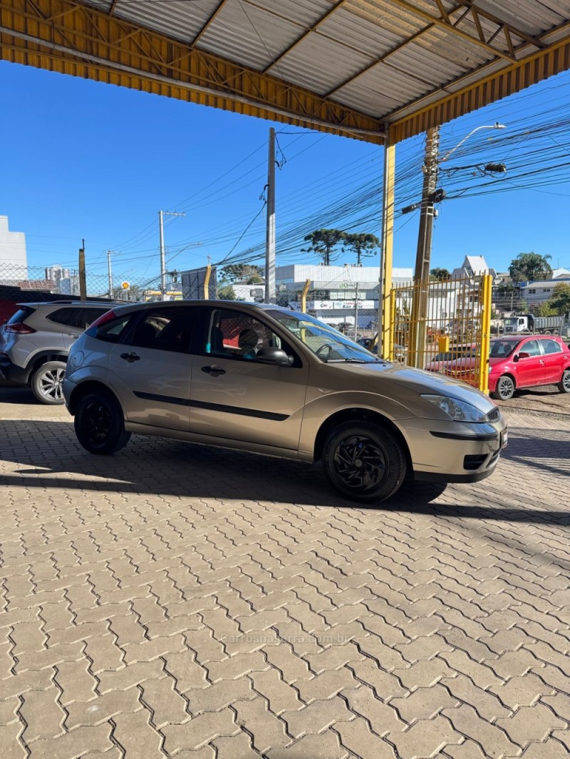 FOCUS 1.6 8V FLEX 4P MANUAL - 2005 - CAXIAS DO SUL