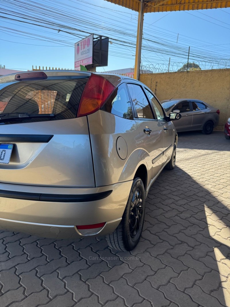FOCUS 1.6 8V FLEX 4P MANUAL - 2005 - CAXIAS DO SUL