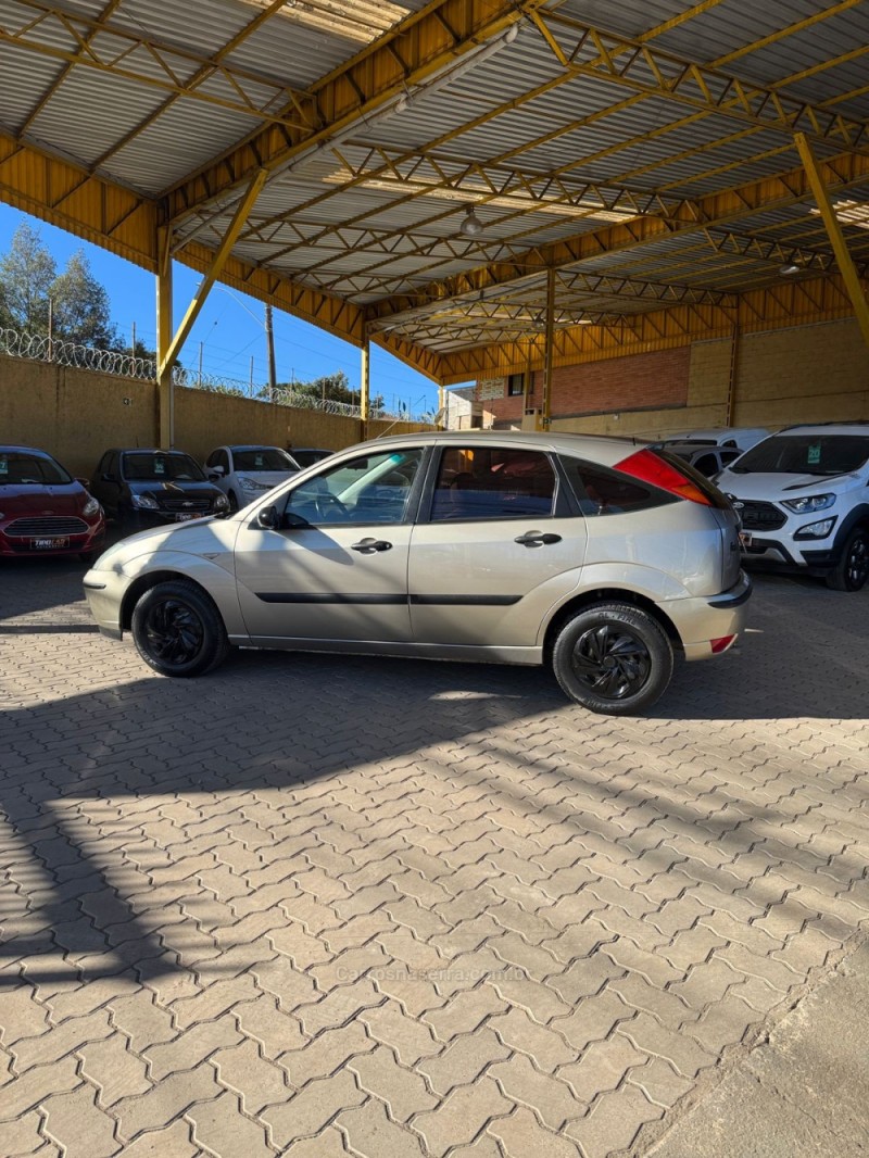 FOCUS 1.6 8V FLEX 4P MANUAL - 2005 - CAXIAS DO SUL