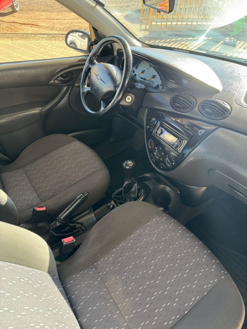 FOCUS 1.6 8V FLEX 4P MANUAL - 2005 - CAXIAS DO SUL