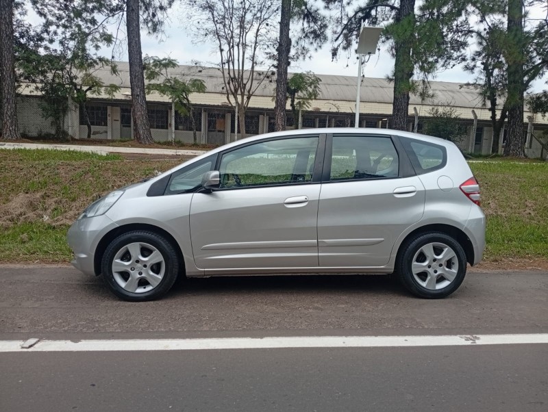 FIT 1.4 LX 8V FLEX 4P MANUAL - 2011 - VENâNCIO AIRES