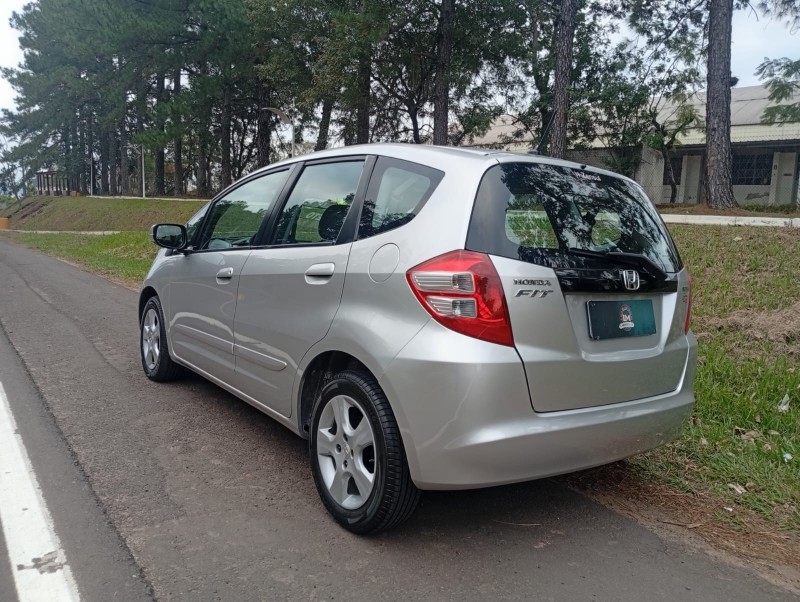 FIT 1.4 LX 8V FLEX 4P MANUAL - 2011 - VENâNCIO AIRES