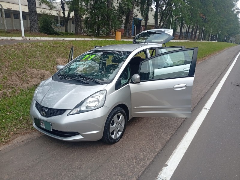 FIT 1.4 LX 8V FLEX 4P MANUAL - 2011 - VENâNCIO AIRES