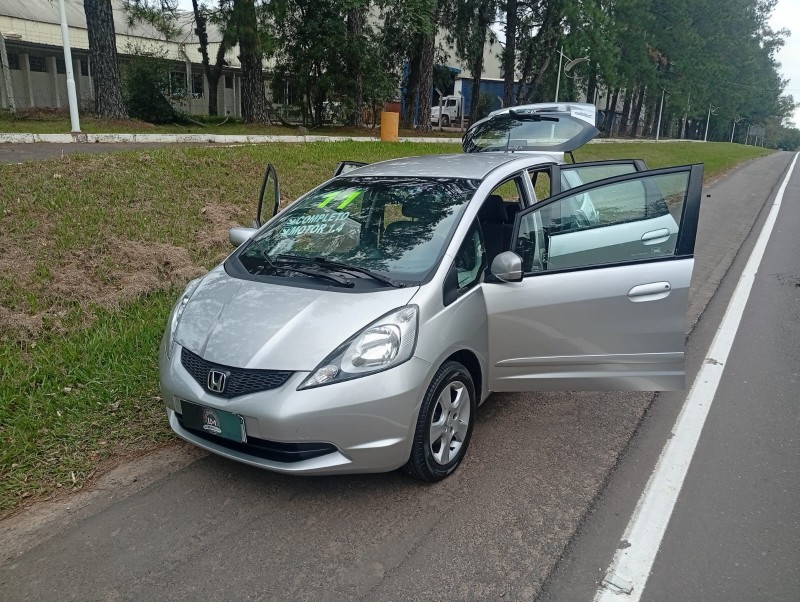 FIT 1.4 LX 8V FLEX 4P MANUAL - 2011 - VENâNCIO AIRES