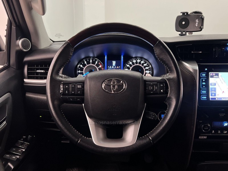 HILUX SW4 2.7 SRV 4X2 16V FLEX 7 LUGARES 4P AUTOMÁTICO - 2019 - FLORES DA CUNHA