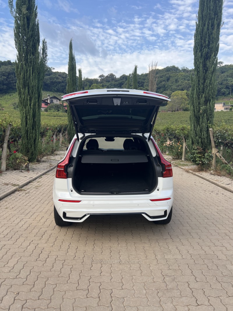 XC60 2.0 T8 R DESIGN HYBRID GASOLINA 4P AUTOMÁTICO - 2022 - CAXIAS DO SUL