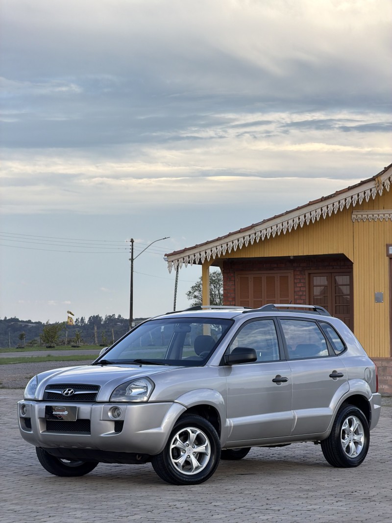 TUCSON 2.0 MPFI GL 16V 142CV 2WD GASOLINA 4P MANUAL - 2010 - ANTôNIO PRADO