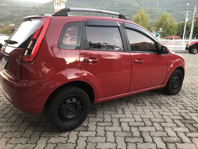 FIESTA 1.6 MPI 8V GASOLINA 4P MANUAL - 2013 - VALE REAL