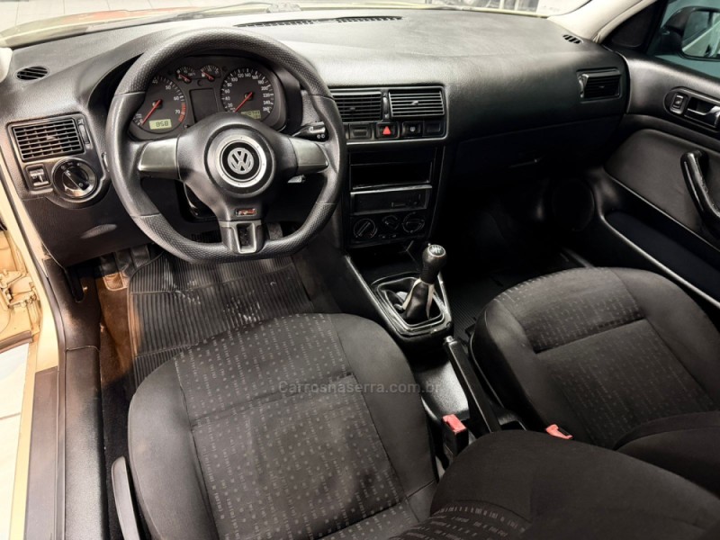 GOLF 2.0 MI PLUS 8V GASOLINA 4P MANUAL - 2002 - CAXIAS DO SUL