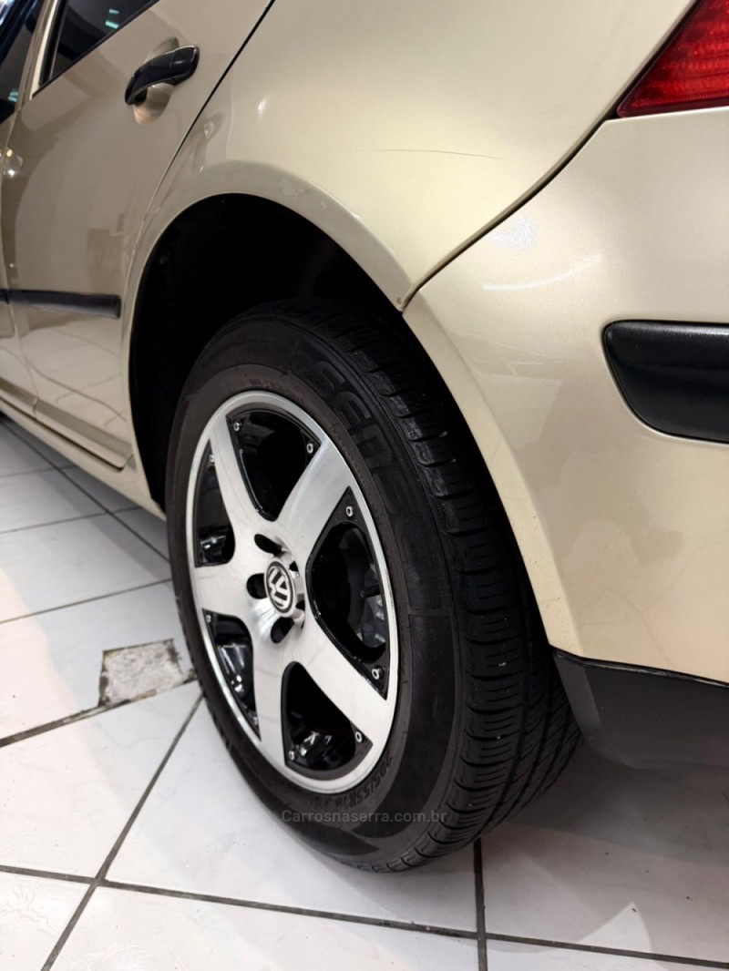 GOLF 2.0 MI PLUS 8V GASOLINA 4P MANUAL - 2002 - CAXIAS DO SUL