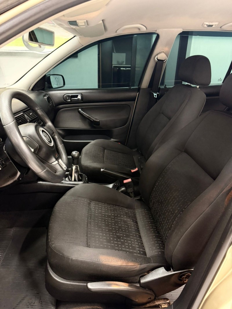 GOLF 2.0 MI PLUS 8V GASOLINA 4P MANUAL - 2002 - CAXIAS DO SUL