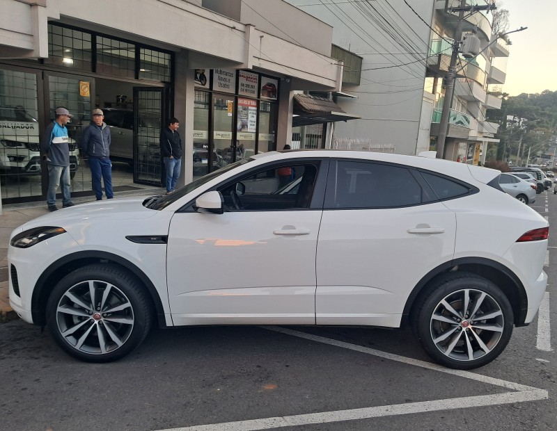 E-PACE 2.0 16V P300 R-DYNAMIC SE AWD GASOLINA 4P AUTOMÁTICO - 2018 - FLORES DA CUNHA
