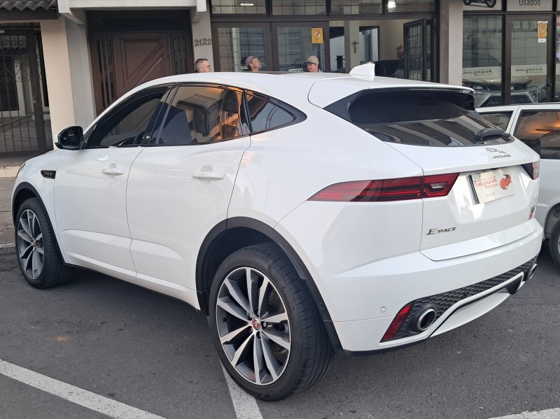E-PACE 2.0 16V P300 R-DYNAMIC SE AWD GASOLINA 4P AUTOMÁTICO - 2018 - FLORES DA CUNHA