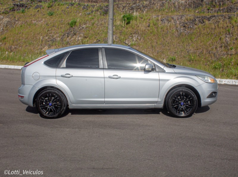 FOCUS 1.6 SE 16V FLEX 4P MANUAL - 2013 - FARROUPILHA