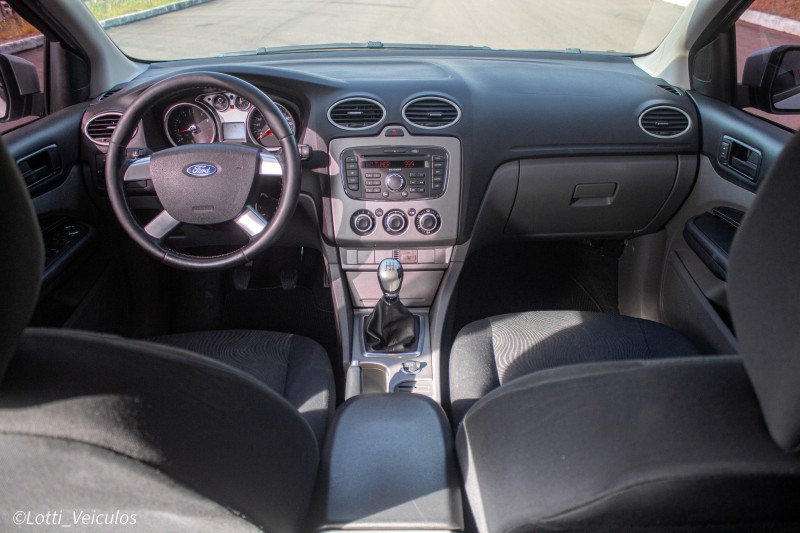 FOCUS 1.6 SE 16V FLEX 4P MANUAL - 2013 - FARROUPILHA