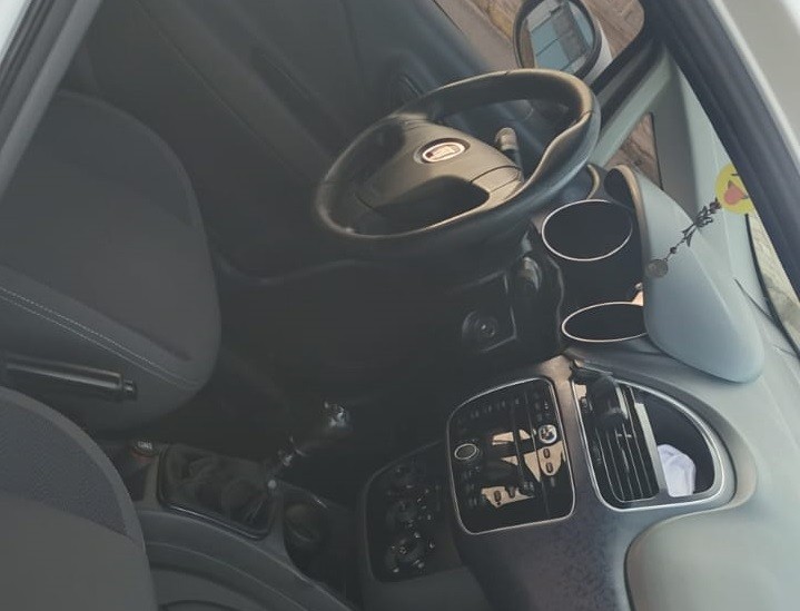 PUNTO 1.4 ATTRACTIVE 8V FLEX 4P MANUAL - 2014 - FLORES DA CUNHA