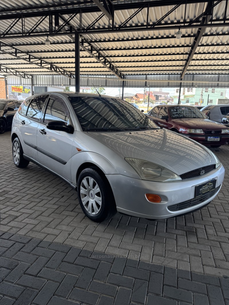 FOCUS 1.8 16V GASOLINA 4P MANUAL - 2001 - CAXIAS DO SUL