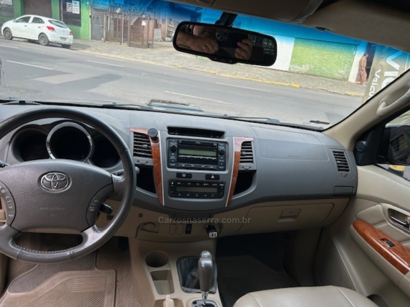 HILUX SW4 3.0 SRV 4X4 7 LUGARES 16V TURBO INTERCOOLER DIESEL 4P AUTOMÁTICO - 2009 - CAXIAS DO SUL