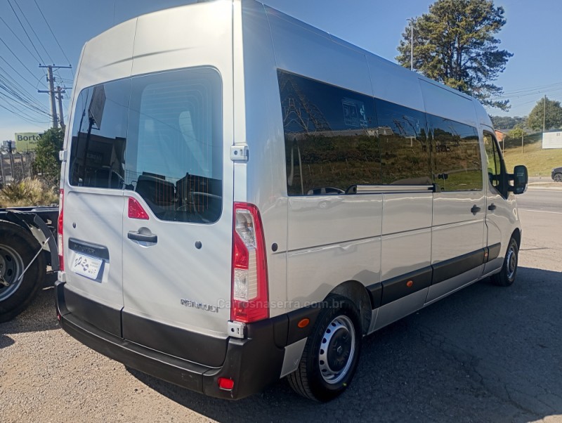 MASTER 2.3 DCI MINIBUS VIP L3H2 16 LUGARES 16V DIESEL 4P MANUAL - 2019 - FARROUPILHA