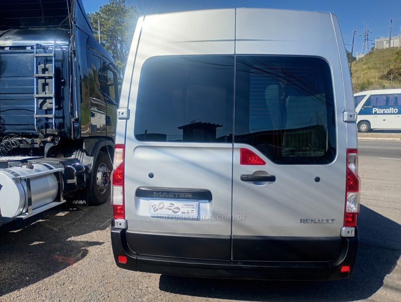 MASTER 2.3 DCI MINIBUS VIP L3H2 16 LUGARES 16V DIESEL 4P MANUAL - 2019 - FARROUPILHA