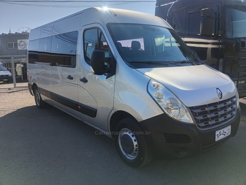MASTER 2.3 DCI MINIBUS VIP L3H2 16 LUGARES 16V DIESEL 4P MANUAL - 2019 - FARROUPILHA